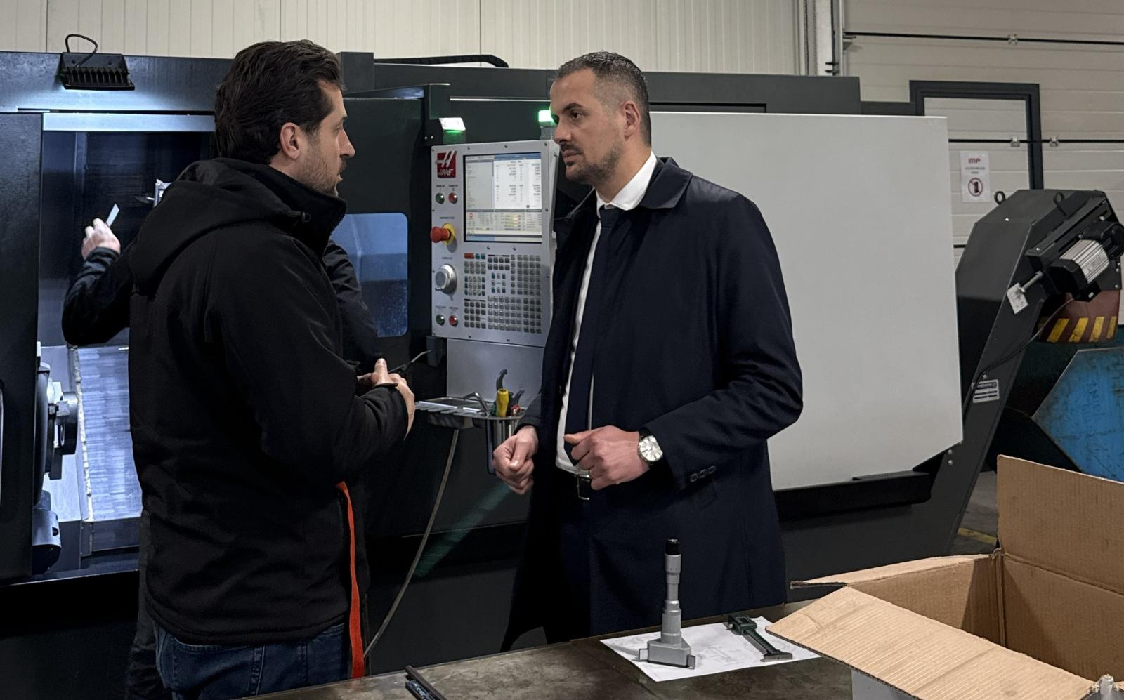 Rektori i Universitetit “Fehmi Agani” në Gjakovë viziton Kompaninë Rronifer