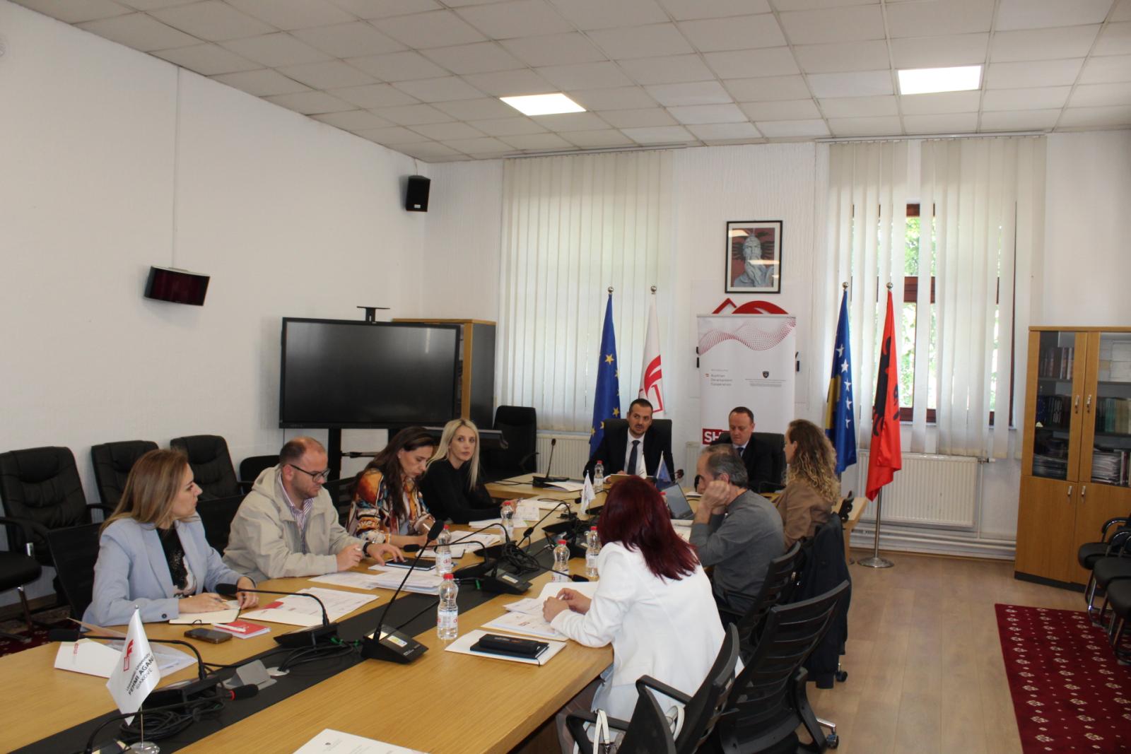 Universiteti “Fehmi Agani” në Gjakovë nis punëtorinë për Planin Strategjik dhe Raportin e Vetëvlerësimit me përkrahjen e SHER-it